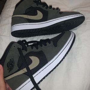 Women’s Mid Jordan Olives